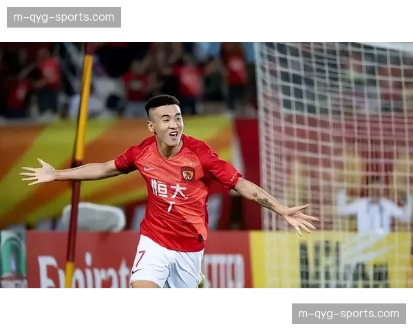 韦世豪突破制造威胁 成都蓉城边路进攻活跃